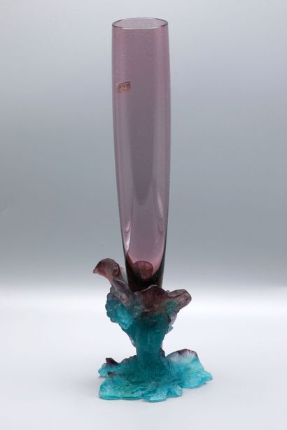 null 
DAUM VASE flute, model " BACCHUS ". 





Translucent purple crystal; pedestal...