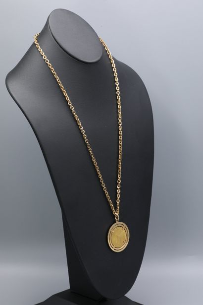 null 10 $ liberty 1910, gold piece mounted in pendant with a yellow gold chain.

Weight...