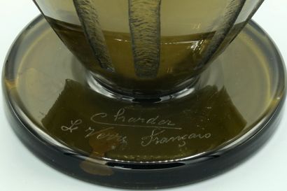 null CHARDER - LE VERRE FRANÇAIS Vase en verre épais fumé marron dégagé à l'acide...