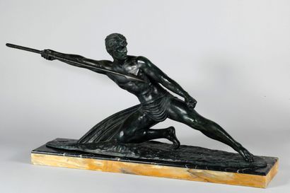 null DEMETRE CHIPARUS (1886-1947) Sculpture en bronze à patine verte foncée figurant...