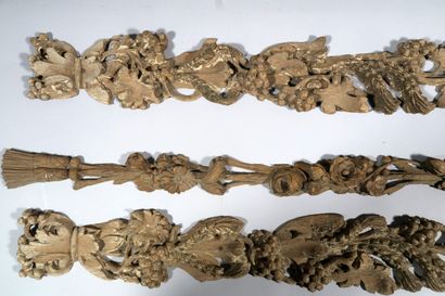 null Lot of carved wood paneling composed of a pair of frieze with satyrs flanked...