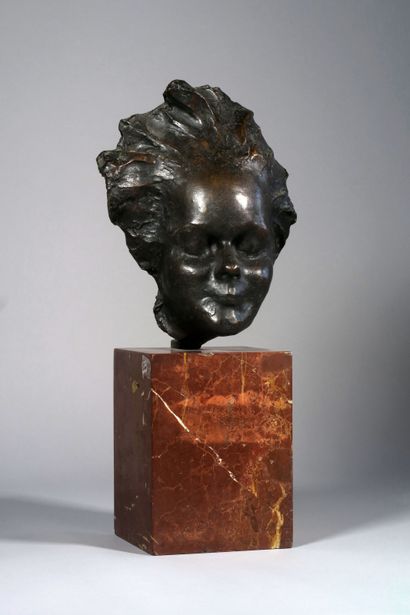 null Lucien LAFAYE (1896-1975) Bronze à patine brune figurant un visage de femme...