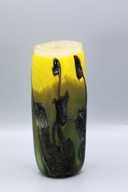 null LEPAGE Patrick

Blown glass vase with inlay. Height: 22 cm - Diameter: 7 cm