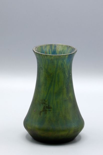 null In the taste of LOETZ Iridescent glass vase. Early 20th century. Dimensions:...