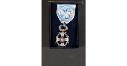 null Ensemble de médailles dont :

-	Deux médailles françaises : Médaille commémorative...