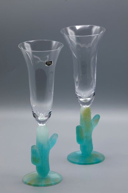 null 
DAUM TWO CHAMPAGNE FLUTES, "Cactus" model





In transparent crystal and iced...