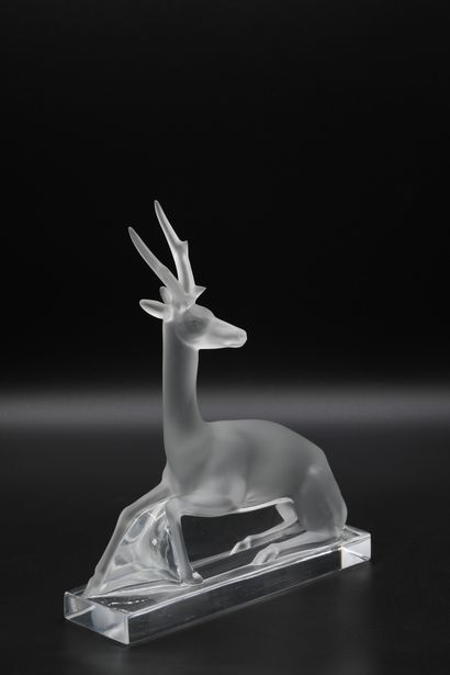 null LALIQUE FRANCE, SCULPTURE, "Cerf

White opalescent moulded glass. Edition of...