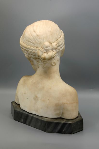 null After Jean-Baptiste PIGALLE (1714-1785) Carrara marble bust representing a little...