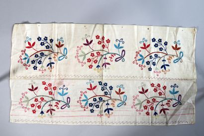 null Tatar Mongolia, circa 1900. Lot of fifteen pieces of linen and cotton embroidered...