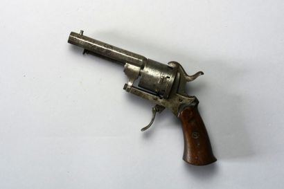 null Revolver a broches Par Lefaucheux

	Calibre 7 mm, vers 1870

Fabrication lefaucheux

Calibre...