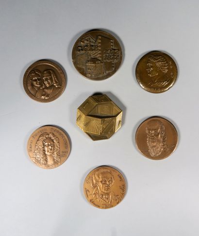 null Ensemble de 7 médailles en bronze