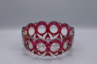 null VAL SAINT-LAMBERT, Large SALADIER CUP

Cut crystal lined with ruby overlay 

Circular...