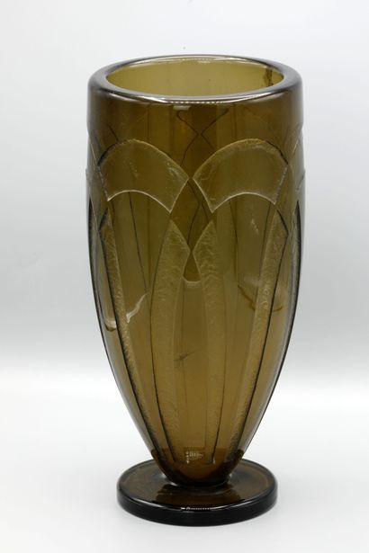 null CHARDER - LE VERRE FRANÇAIS Vase in thick, acid-etched brown smoked glass with...