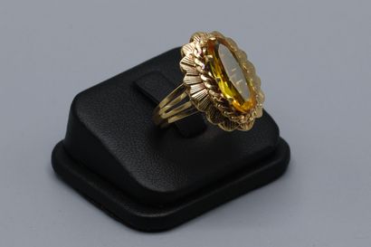 null An 18K yellow gold ring, with a flattened rope design, set with an oval citrine....
