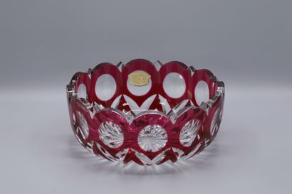 null VAL SAINT-LAMBERT, Large SALADIER CUP

Cut crystal lined with ruby overlay 

Circular...