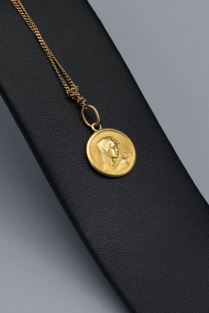 null Gold medal of the Virgin Mary engraved " Bernadette 4-5-58 " with a chain

(broken...