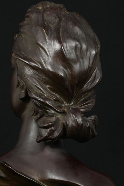 null Anton NELSON (1849-1910) Buste en bronze à patine brune et verte foncée représentant...