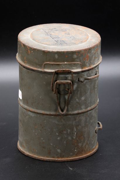 null Gas mask box, Lederschutzmask In painted iron sheet.

	Marked on the lid "General...