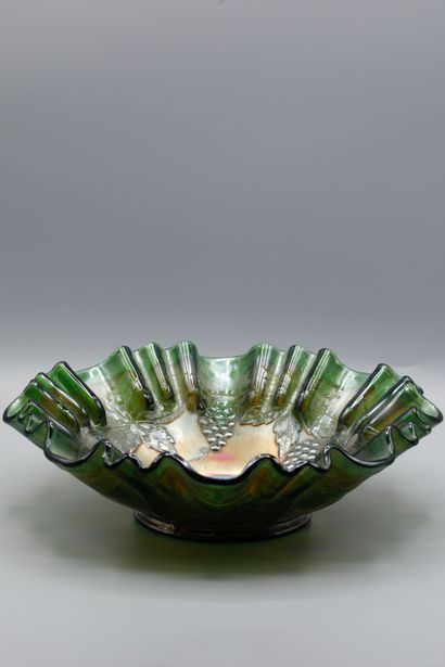 null Iridescent glass bowl decorated with bunches of grapes. Early 20th century....