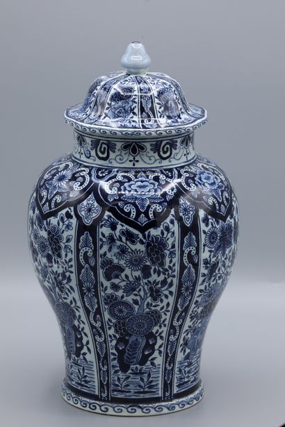 null DELFT, Mantelpiece, composed of a COVERED VASE and two HORNED VASES, 20th century...