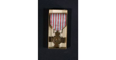 null Set of medals including :

- Two French medals: Great War 1914-1918 Commemorative...