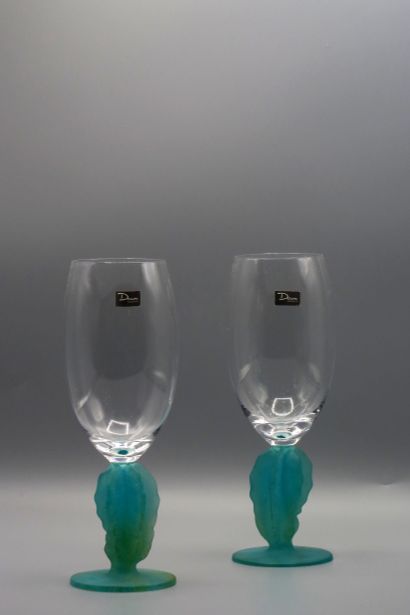 null Deux VERRES à VIN, modèle « Cactus »

En cristal transparent et pâte de verre...