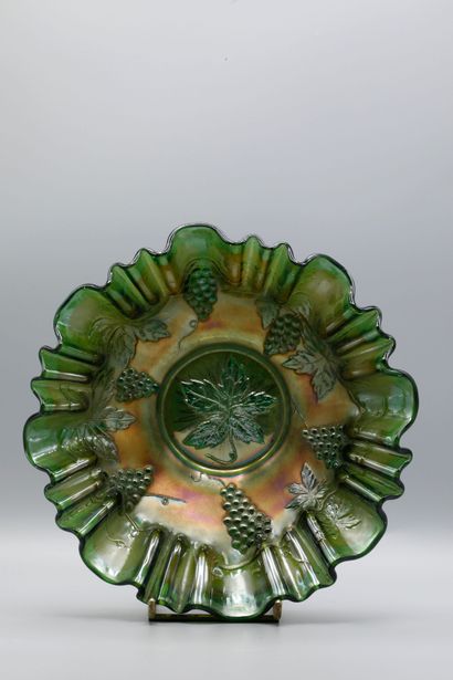 null Iridescent glass bowl decorated with bunches of grapes. Early 20th century....
