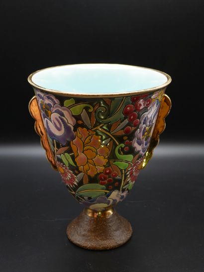 null Raymond CHEVALLIER (1900-1959) / BOCH KERAMIS

Vase en faïence émaillée à décor...