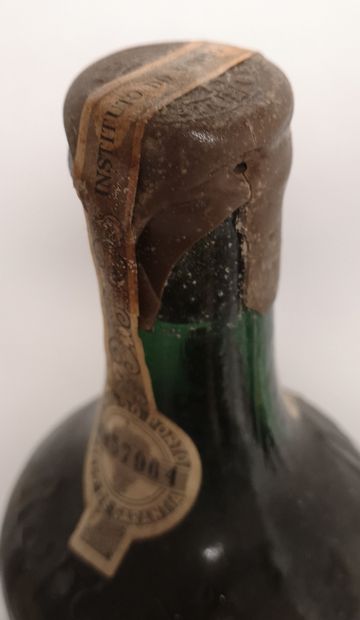 null 
1 bouteille PORTO NIEPOORT "Garrafeir" 1940. 




Mis en en vieillissement...