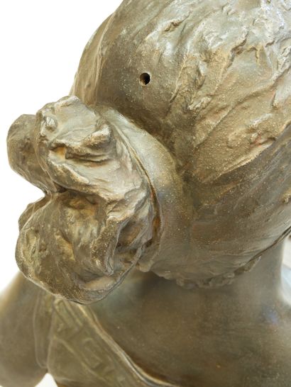 null Emmanuel VILLANIS (1858-1914) Important buste de femme en bronze à patine vert...