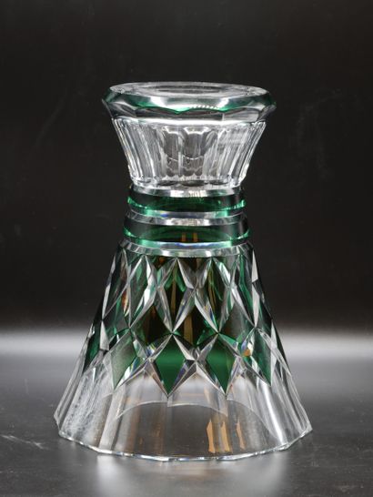null VAL SAINT LAMBERT, Important vase à décor en pointes de diamant vert, signé...