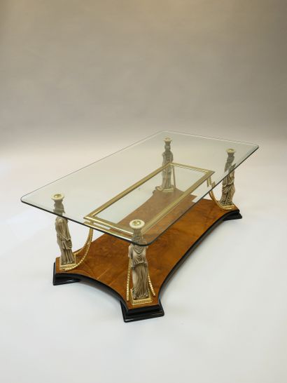 null Table basse rectangulaire composée d’un plateau en

verre biseauté à bords arrondis...