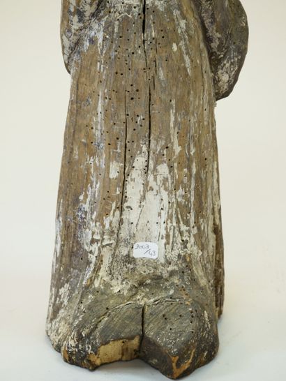null Statue de femme en bois sculpté avec traces de polychromie. Fentes et traces...