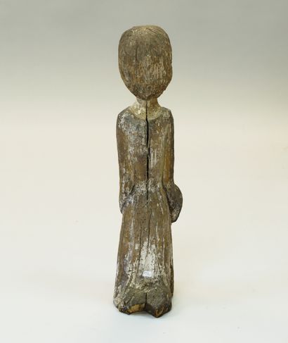 null Statue de femme en bois sculpté avec traces de polychromie. Fentes et traces...