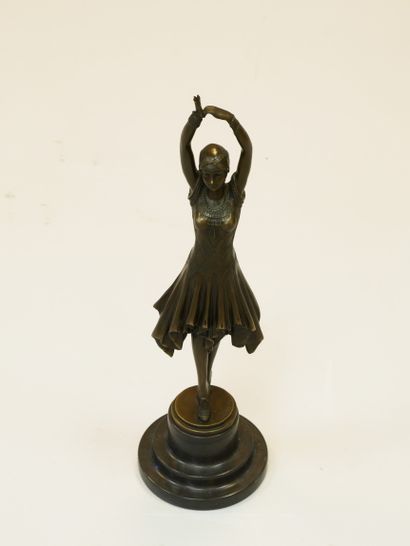 null 
Demetre CHIPARUS 1886 - 1947 (d'après)




Danseuse




Bronze à patine médaille...