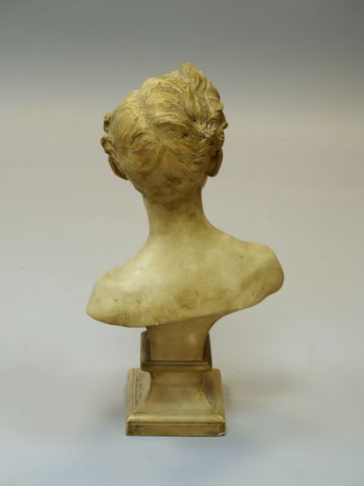 null 
Jean-Baptiste CARPEAUX (1827-1875) 

Buste en plâtre du Prince Impérial. Signé...