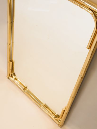null 
Maison BAGUÉS (Attribué à)

Miroir rectangulaire à structure en laiton doré...