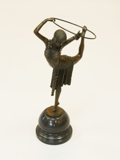 null 
Demetre CHIPARUS 1886 - 1947 (d'après)




La danseuse au cerceau




Bronze...