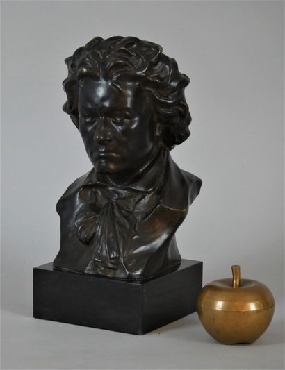 null Raphaël NANNINI (XIX-XXth) Bust of Beethoven. 

Multiple edition proof in bronze...