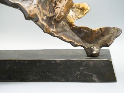 null Yves LOHE (Né en 1947) 

Importante sculpture représentant la tête du cheval...