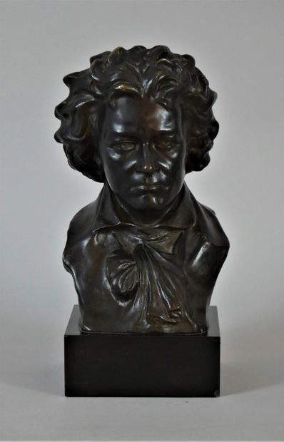 null Raphaël NANNINI (XIX-XXth) Bust of Beethoven. 

Multiple edition proof in bronze...