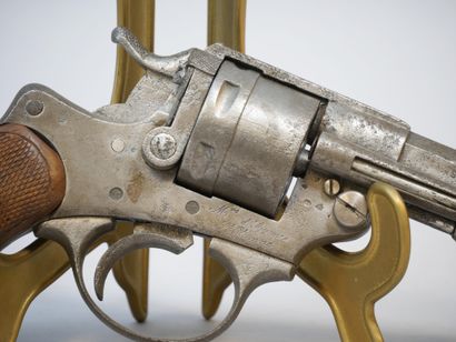 null Révolver d'ordonnance 1873

Six coups calibre 11.73

Canon daté 1883.

Petits...