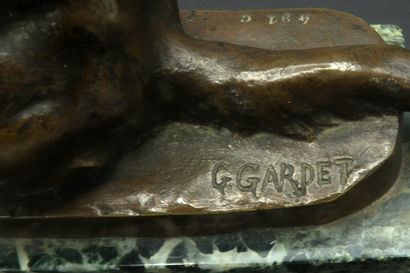 null Georges GARDET (1863-1939) Chaton à sa toilette. Sculpture en bronze à patine...
