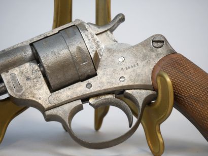 null Révolver d'ordonnance 1873

Six coups calibre 11.73

Canon daté 1883.

Petits...
