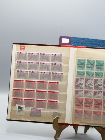 null Lot de 2 albums de timbres: Philippines et Indonésie année 1950 à 1960.