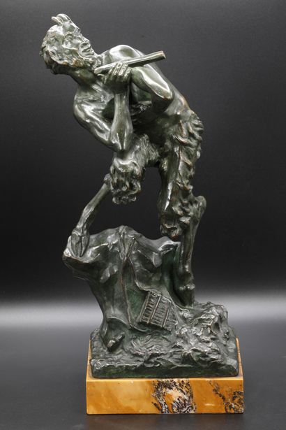 null Marc COLMANT (1898-1962) Sculpture en bronze à patine verte foncée représentant...