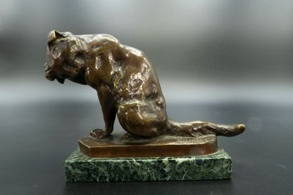 null Georges GARDET (1863-1939) Chaton à sa toilette. Sculpture en bronze à patine...