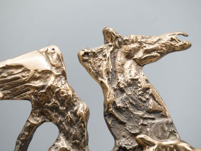null Yves LOHE (Né en 1947) 

Sculpture en bronze à patine dorée nuancée représentant...