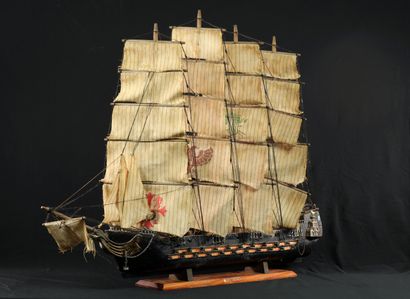 null Maquette d’un bateau du XVIIIème siècle, en bois, toile, métal et plastique.

Représentant...