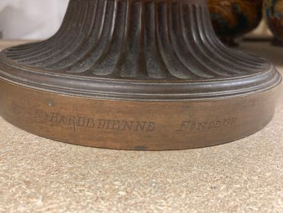 null Ferdinand BARBEDIENNE (1810-1892)

Important vase en bronze à patine brune dit...